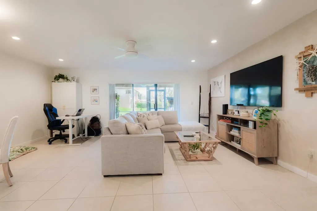 21820 Cypress Circle Boca Raton FL 33433