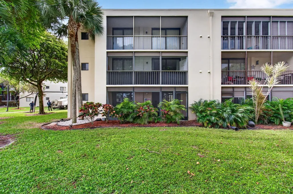 5280 Las Verdes Circle Delray Beach FL 33484
