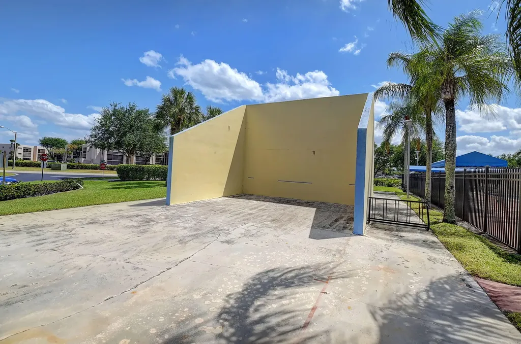 5280 Las Verdes Circle Delray Beach FL 33484