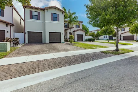 6026 Pine Tree Way Riviera Beach FL 33410