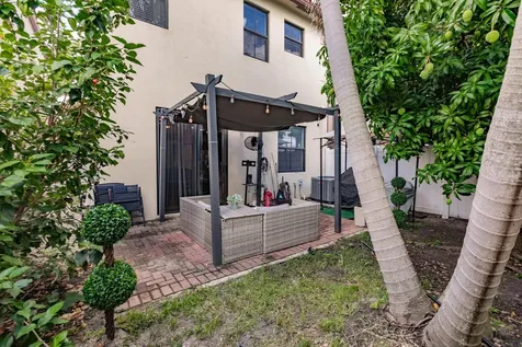 6026 Pine Tree Way Riviera Beach FL 33410