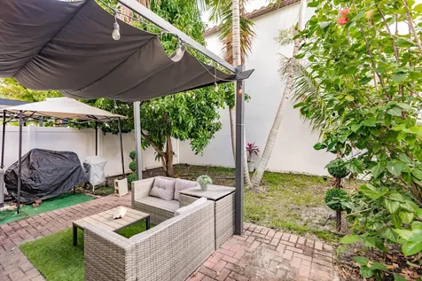 6026 Pine Tree Way Riviera Beach FL 33410