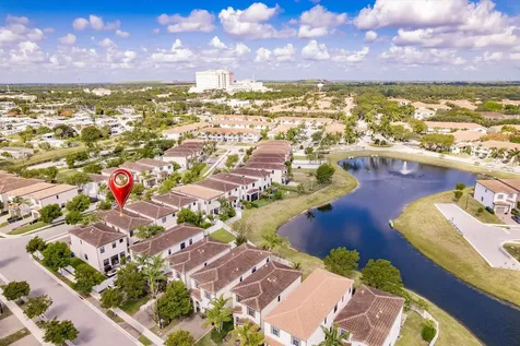 6026 Pine Tree Way Riviera Beach FL 33410