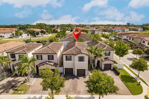 6026 Pine Tree Way Riviera Beach FL 33410