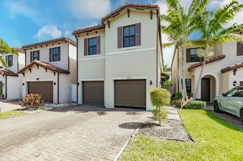 6026 Pine Tree Way Riviera Beach FL 33410