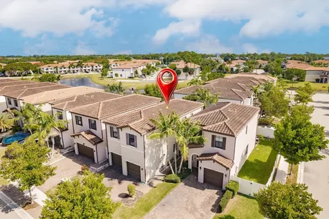 6026 Pine Tree Way Riviera Beach FL 33410