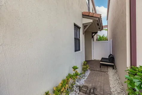 6026 Pine Tree Way Riviera Beach FL 33410
