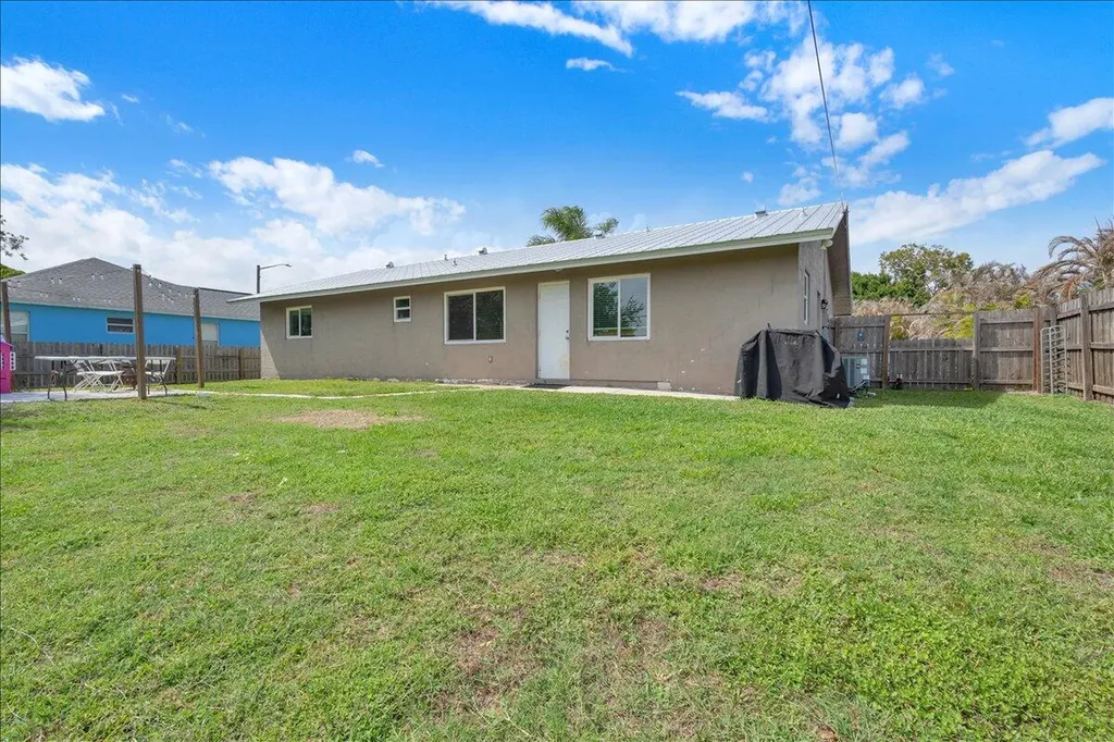 956 SE Browning Avenue Port St Lucie FL 34983