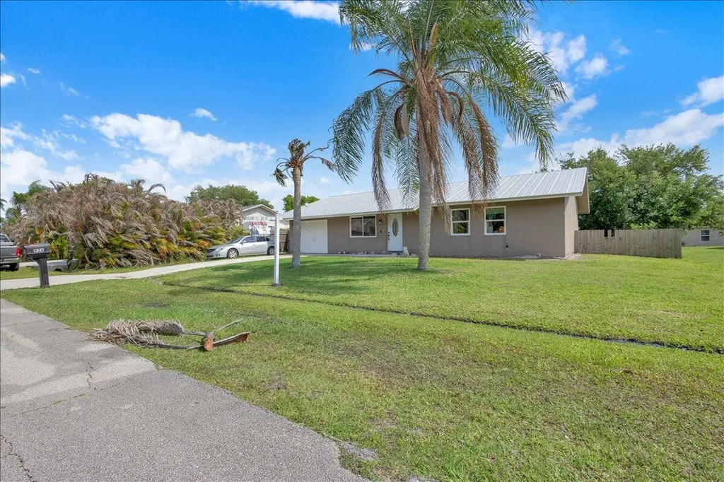 956 SE Browning Avenue Port St Lucie FL 34983