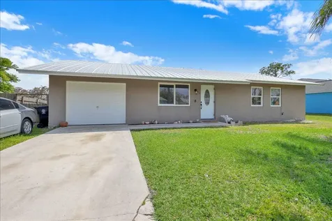 956 SE Browning Avenue Port St Lucie FL 34983