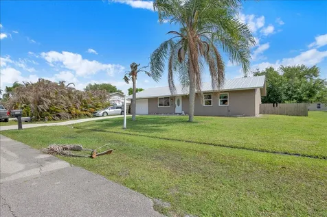 956 SE Browning Avenue Port St Lucie FL 34983