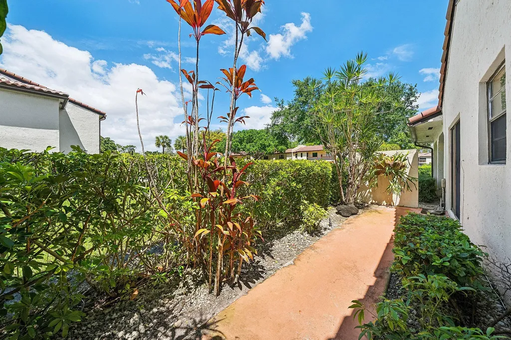 21875 Arriba Real Boca Raton FL 33433