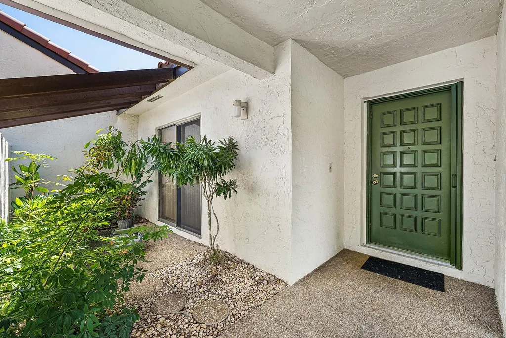 21875 Arriba Real Boca Raton FL 33433