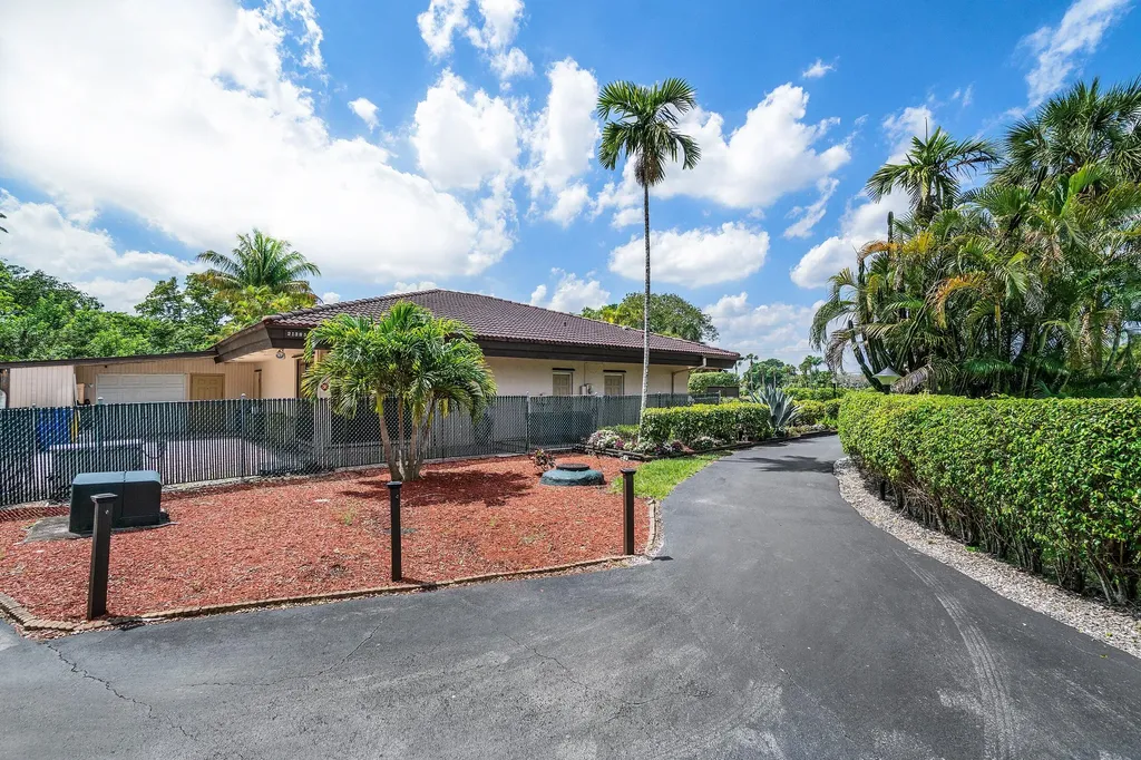 21875 Arriba Real Boca Raton FL 33433