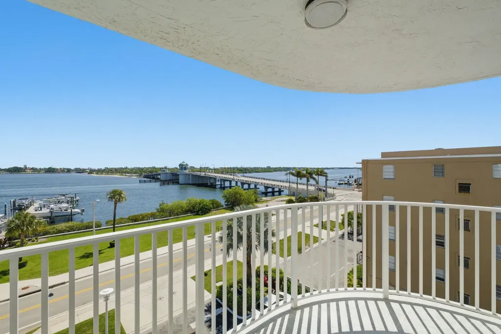 3901 S Flagler Drive West Palm Beach FL 33405