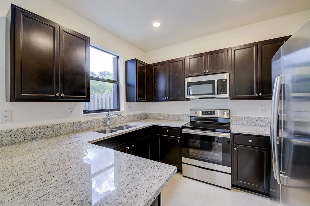 6574 S Anise Court Davie FL 33314