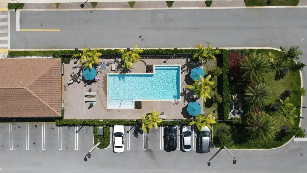 6574 S Anise Court Davie FL 33314