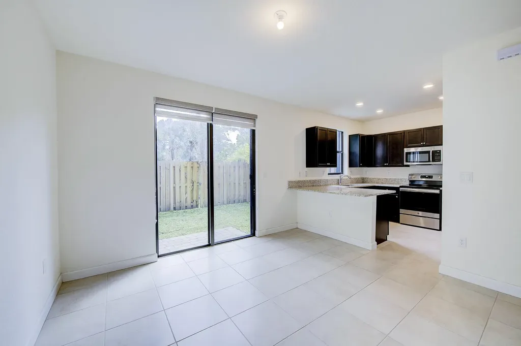 6574 S Anise Court Davie FL 33314
