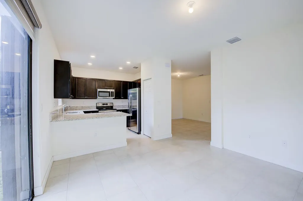6574 S Anise Court Davie FL 33314