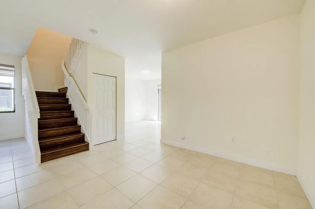 6574 S Anise Court Davie FL 33314
