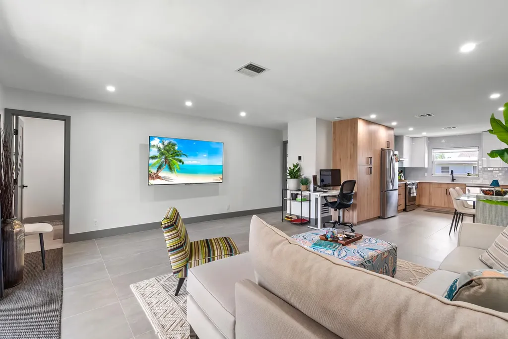 2017 S Seacrest Boulevard Boynton Beach FL 33435