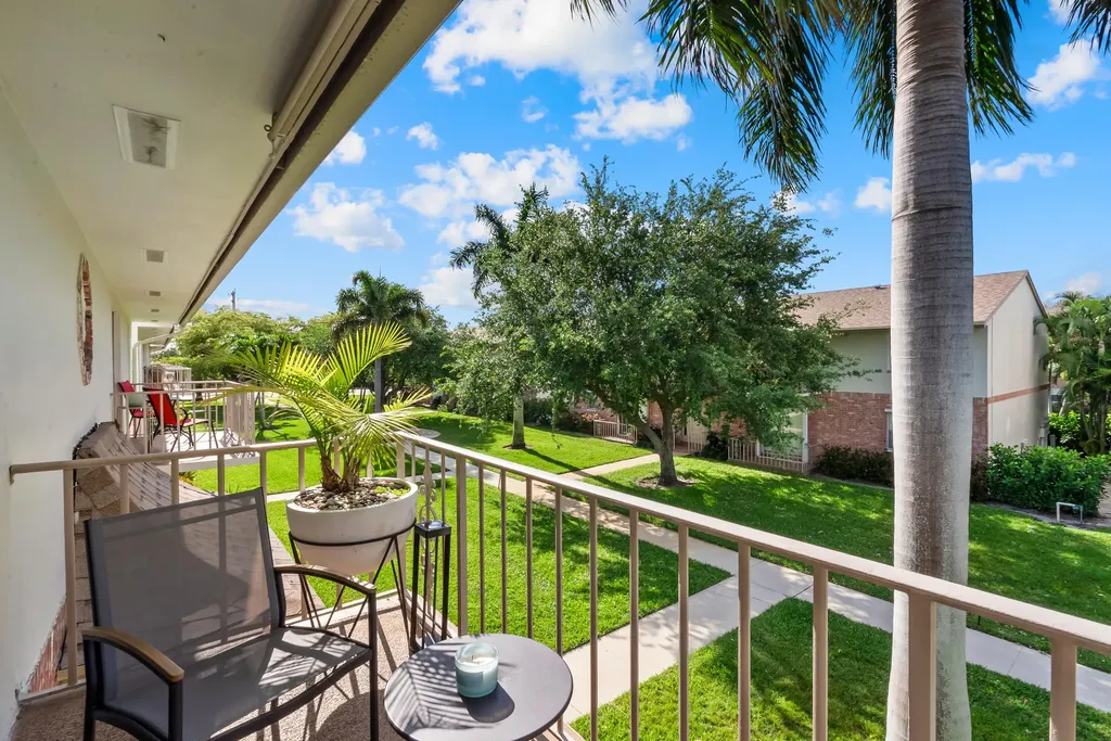 2017 S Seacrest Boulevard Boynton Beach FL 33435