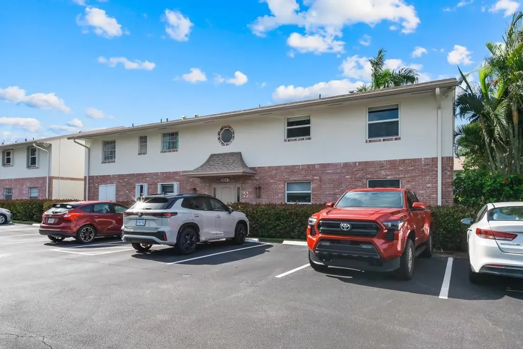 2017 S Seacrest Boulevard Boynton Beach FL 33435