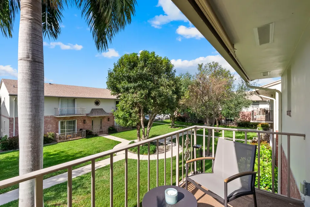 2017 S Seacrest Boulevard Boynton Beach FL 33435