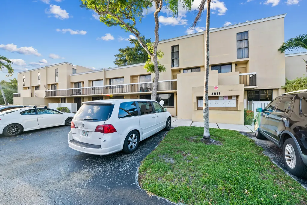 2811 SW 87th Terrace Davie FL 33328