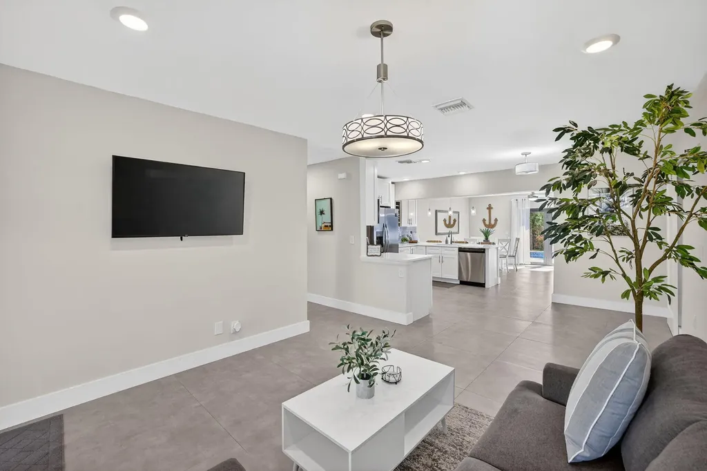254 NE 20th Street Delray Beach FL 33444