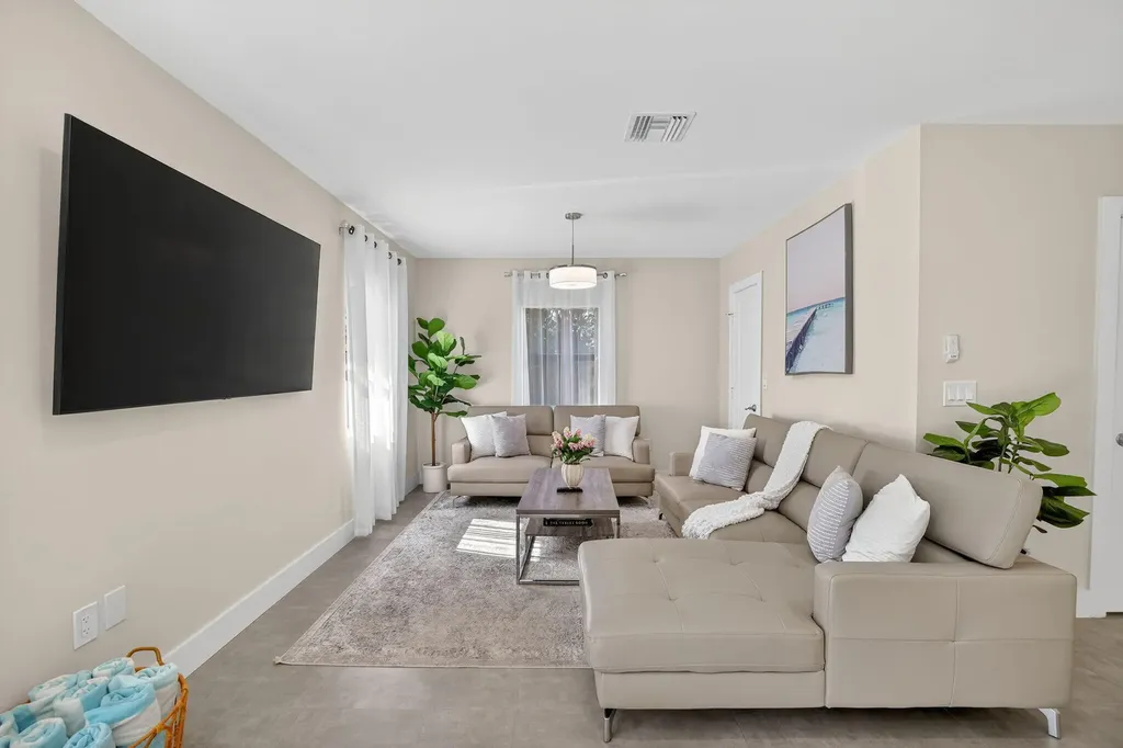 254 NE 20th Street Delray Beach FL 33444