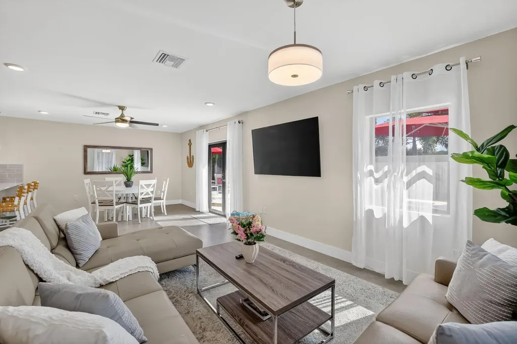 254 NE 20th Street Delray Beach FL 33444