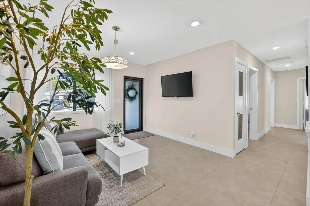254 NE 20th Street Delray Beach FL 33444
