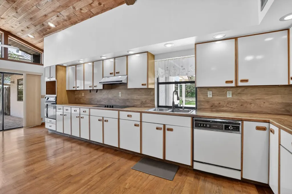 4200 NW 4th Avenue Boca Raton FL 33431