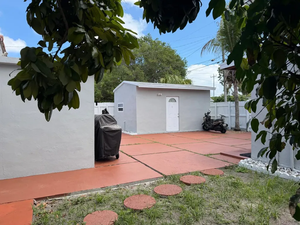 1674 NE 169th Street North Miami Beach FL 33162