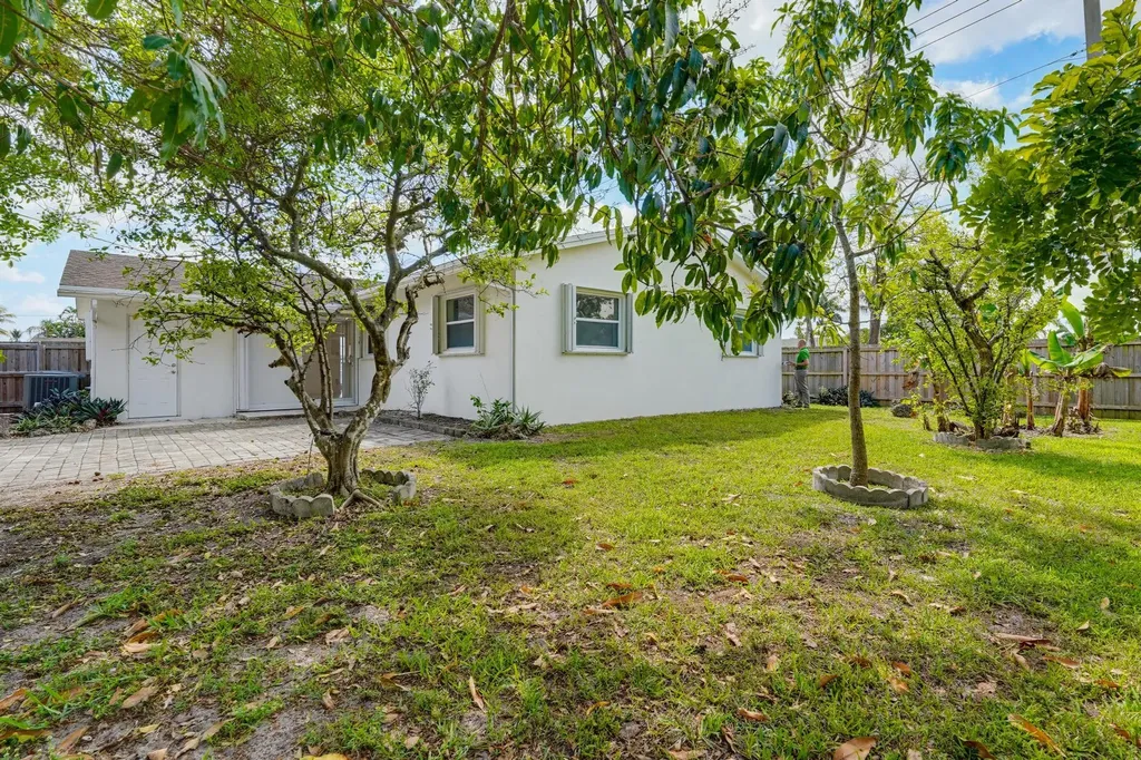 22229 SW 65th Terrace Boca Raton FL 33428