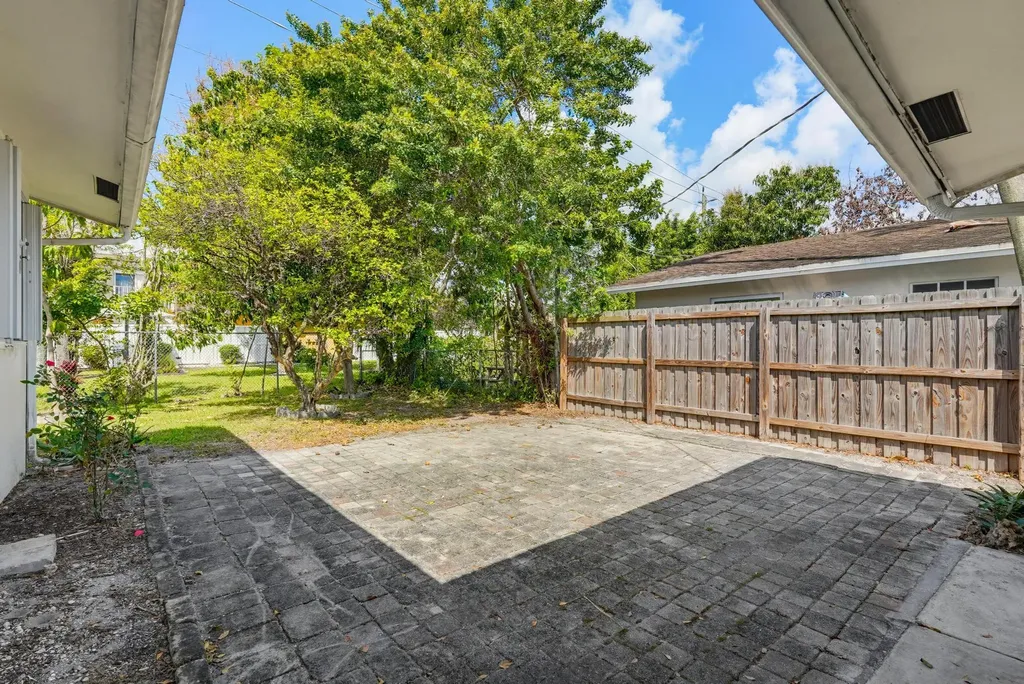22229 SW 65th Terrace Boca Raton FL 33428
