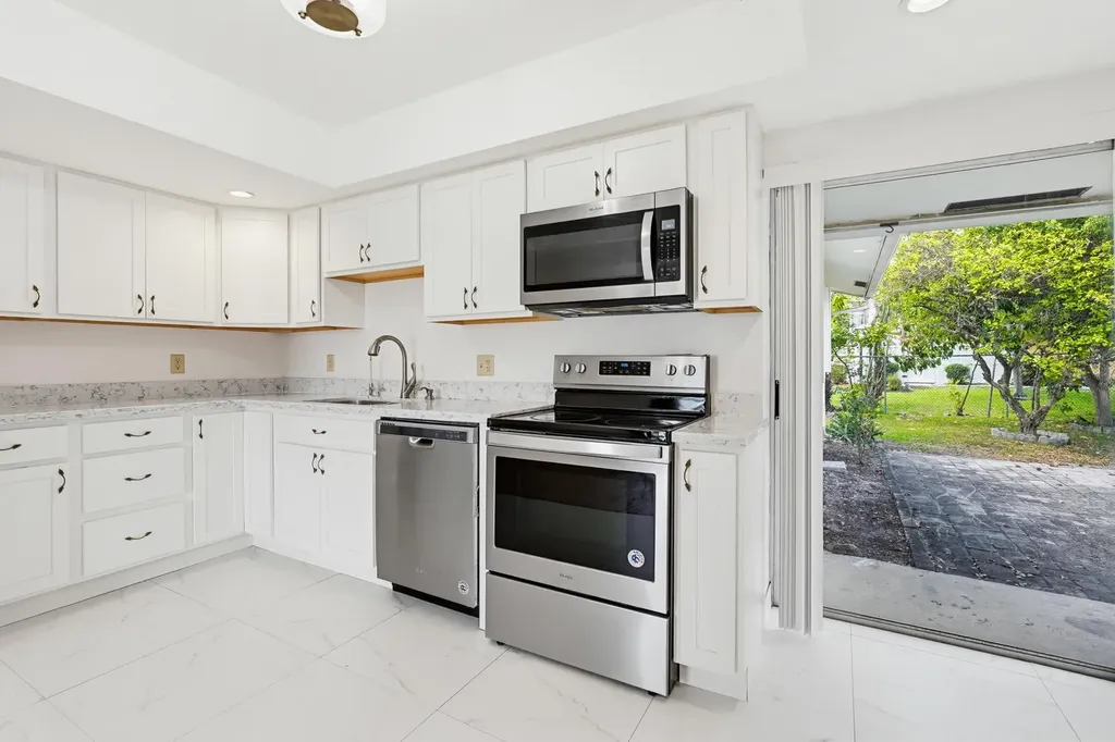 22229 SW 65th Terrace Boca Raton FL 33428
