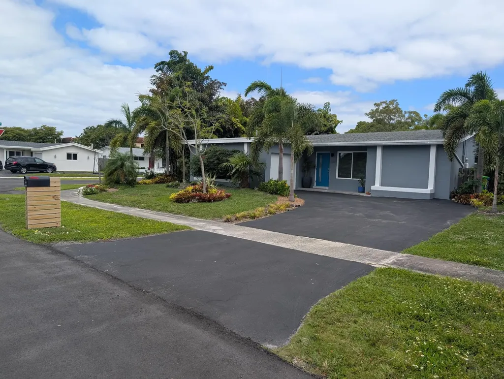 8691 NW 28th Place Sunrise FL 33322