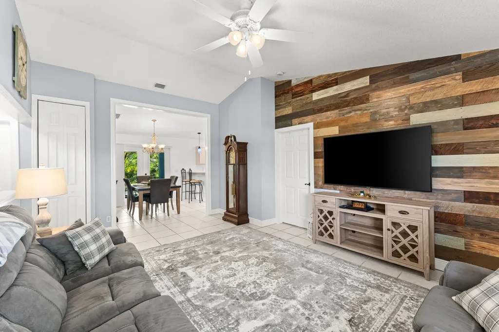 4646 Calamondin Boulevard Loxahatchee FL 33470