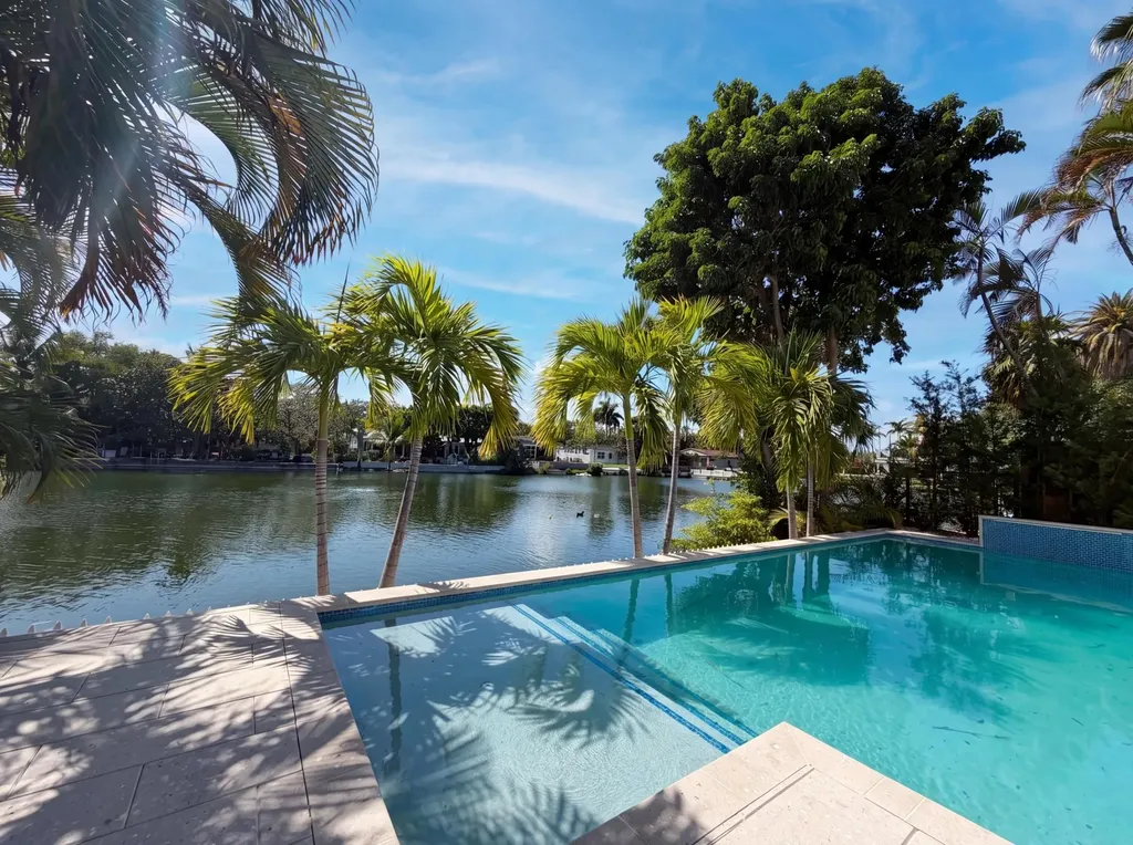 1717 NE 20th Avenue Fort Lauderdale FL 33305