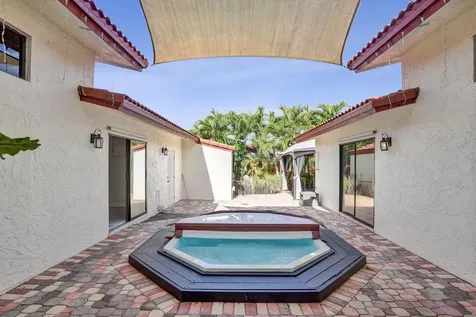 1821 NW 43rd Street Oakland Park FL 33309