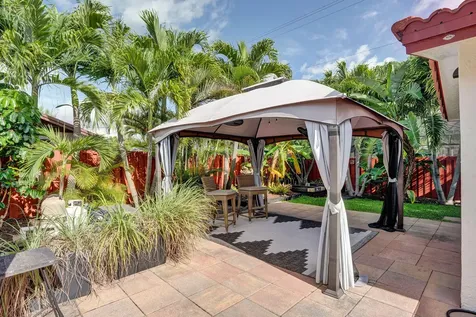 1821 NW 43rd Street Oakland Park FL 33309