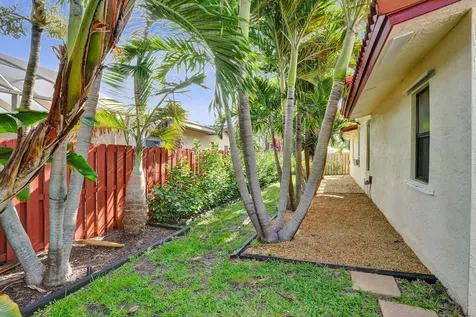 1821 NW 43rd Street Oakland Park FL 33309