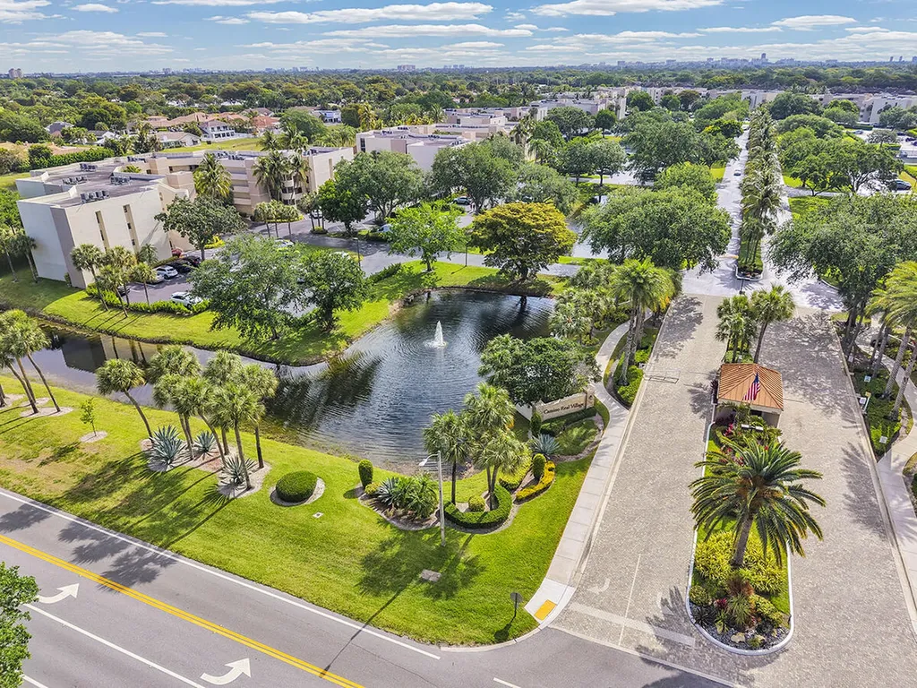 5749 Camino Del Sol Boca Raton FL 33433