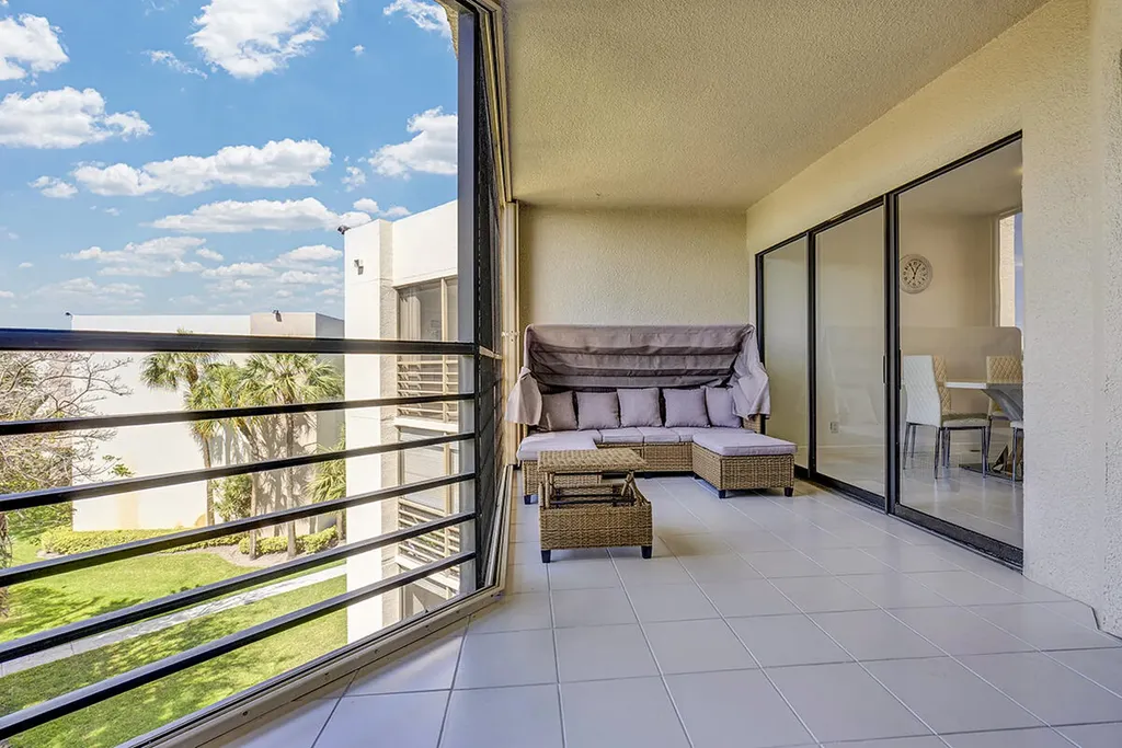 5749 Camino Del Sol Boca Raton FL 33433