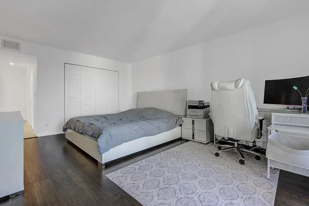 5749 Camino Del Sol Boca Raton FL 33433