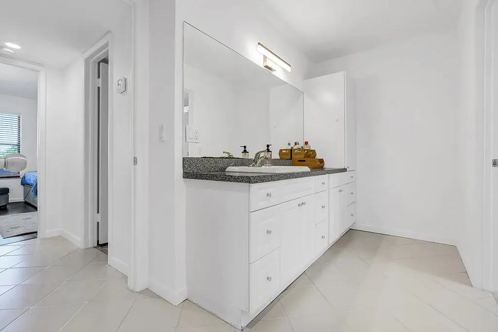 5749 Camino Del Sol Boca Raton FL 33433