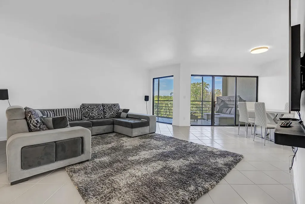 5749 Camino Del Sol Boca Raton FL 33433