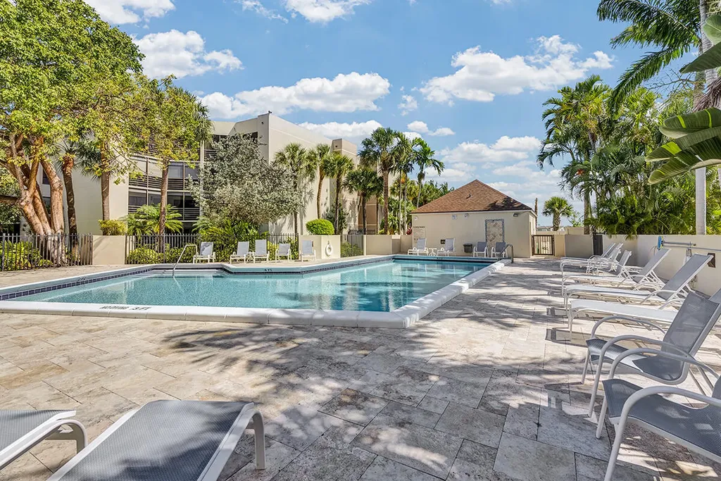 5749 Camino Del Sol Boca Raton FL 33433